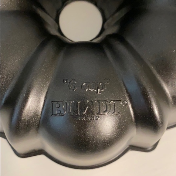 Nordic Ware 6-cup Bundt Pan - Picture 4 of 6